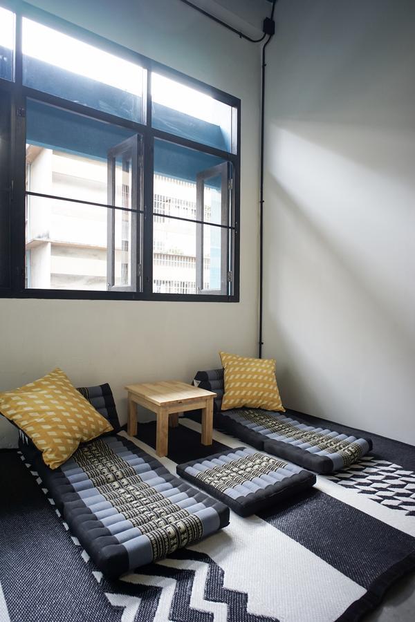 Bunny Burrow Hostel Bangkok Exterior photo