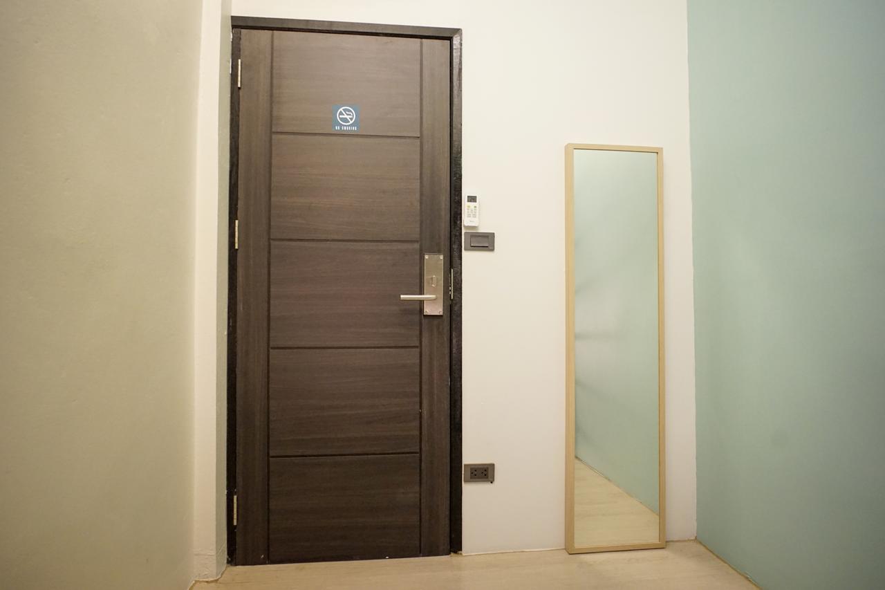 Bunny Burrow Hostel Bangkok Exterior photo