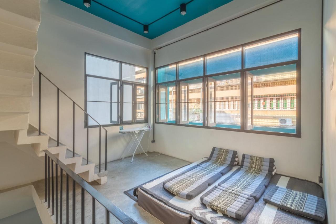 Bunny Burrow Hostel Bangkok Exterior photo